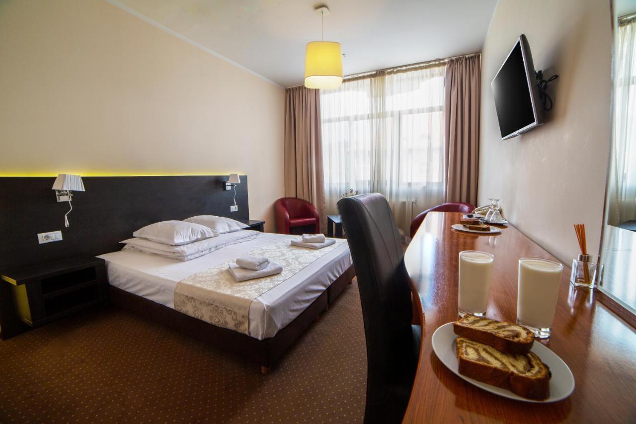 Restaurant Pensiune Bucovina Кымпулунг-Молдовенеск Экстерьер фото